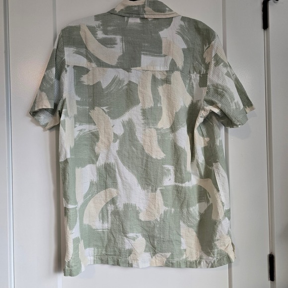 🆕️ *NWT* Common People Abstract Brushstroke Camp Shirt Green White - Medium - Picture 8 of 10